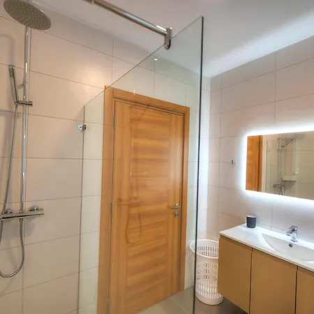 Spacious & Tastefully Furnished 3 Bedrooms Rcut1-1 Is-Swieqi