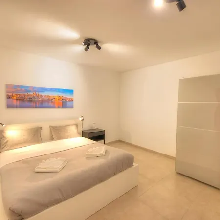 Spacious & Tastefully Furnished 3 Bedrooms Rcut1-1 Appartement *