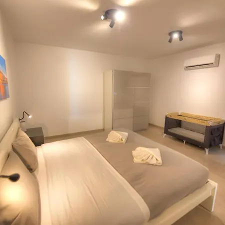 Spacious & Tastefully Furnished 3 Bedrooms Rcut1-1 Appartement *
