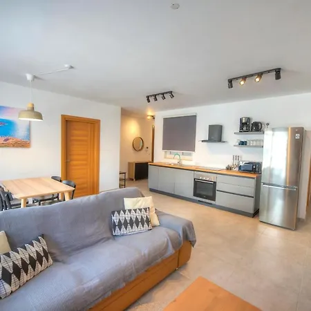 Appartement Spacious & Tastefully Furnished 3 Bedrooms Rcut1-1 *