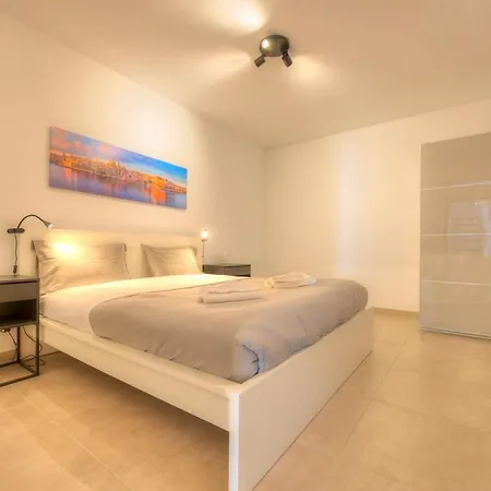 Spacious & Tastefully Furnished 3 Bedrooms Rcut1-1 * Is-Swieqi